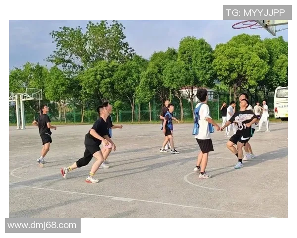 用篮球连接青春与梦想探寻激情拼搏中团队合作与个人成长的力量