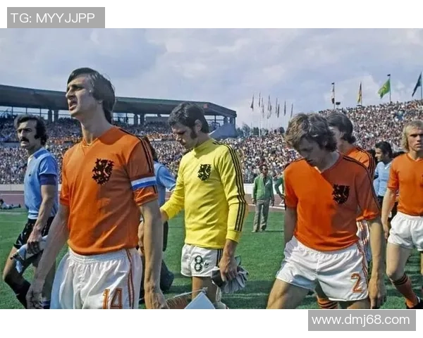 约翰克鲁伊夫如何以全攻全守理念重塑现代足球战术格局